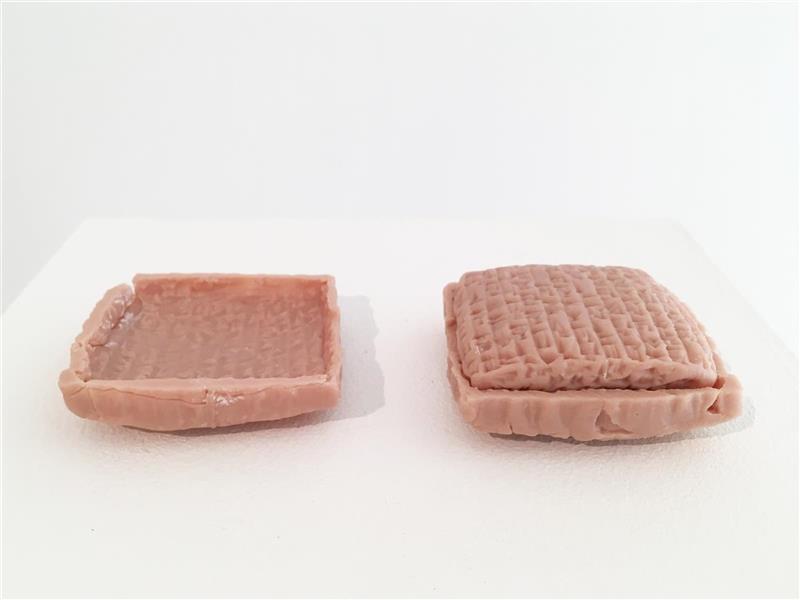 Tablet LB1209 (een privébrief). 3-D reproduction of a 3,900-year-old cuneiform tablet, 6x5,5x3 cm (closed) (2019). 