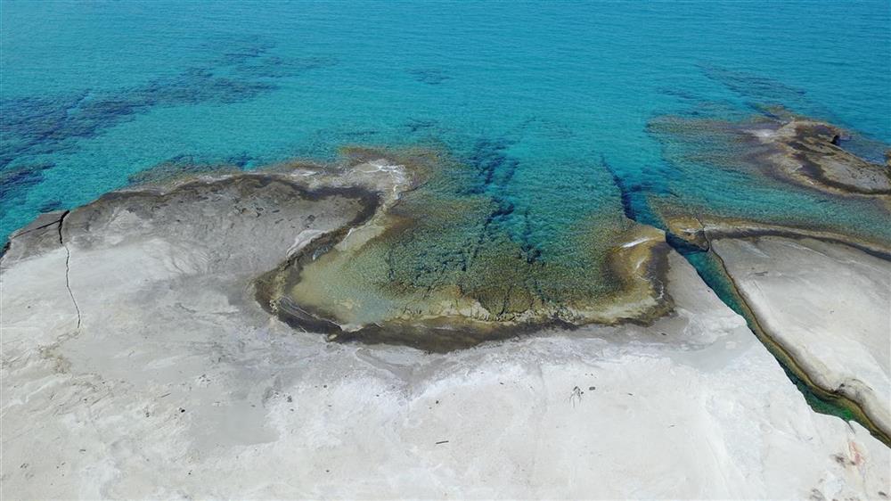 Sarakiniko Beach